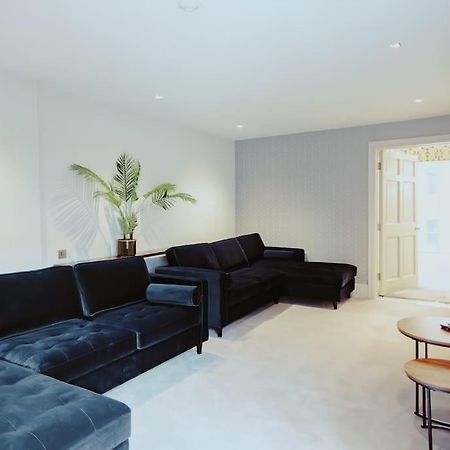 3-Story Townhouse - Sleeps 8 Apartman Leeds  Kültér fotó