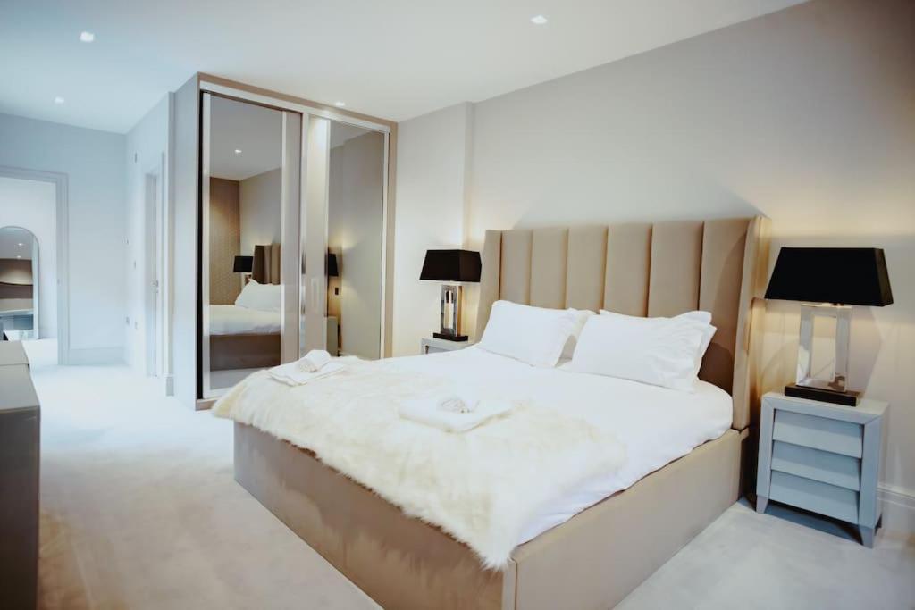 3-Story Townhouse - Sleeps 8 Apartman Leeds  Kültér fotó