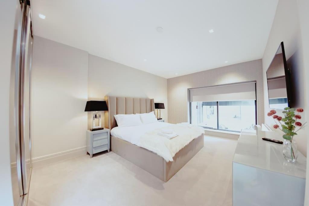 3-Story Townhouse - Sleeps 8 Apartman Leeds  Kültér fotó