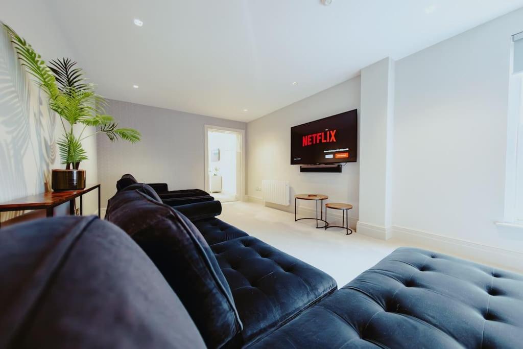 3-Story Townhouse - Sleeps 8 Apartman Leeds  Kültér fotó