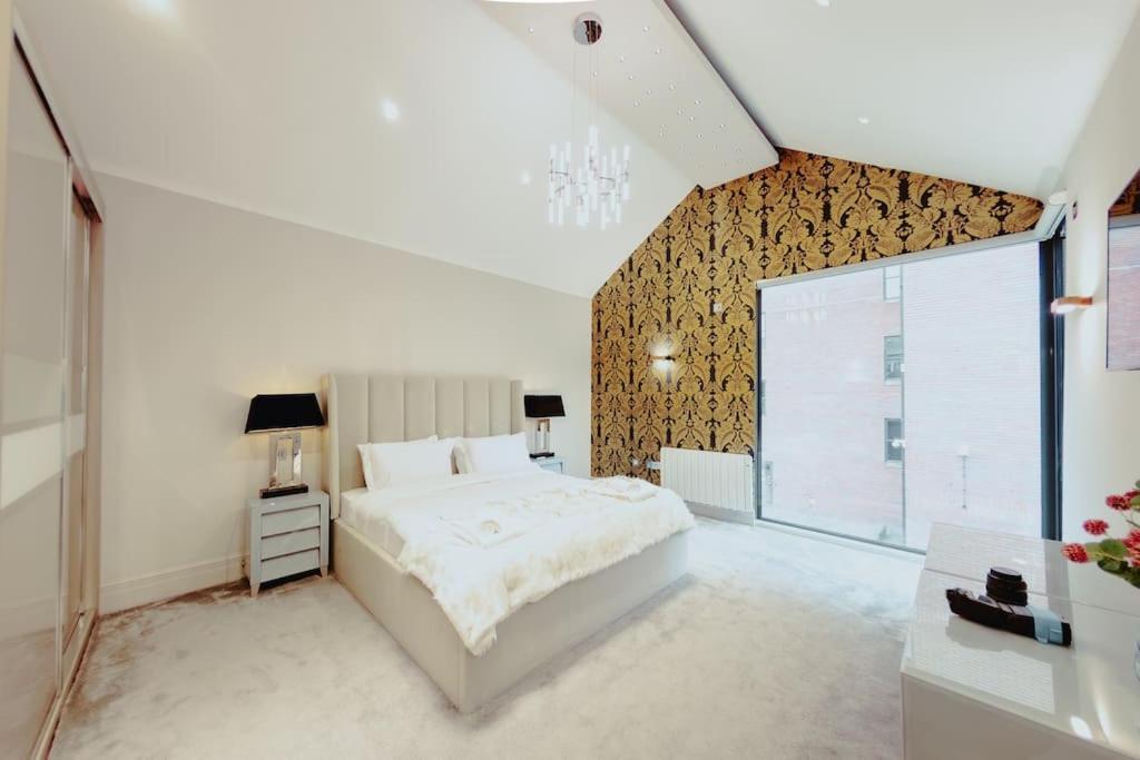 3-Story Townhouse - Sleeps 8 Apartman Leeds  Kültér fotó