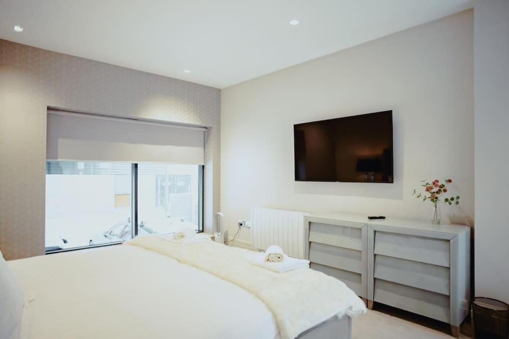 3-Story Townhouse - Sleeps 8 Apartman Leeds  Kültér fotó