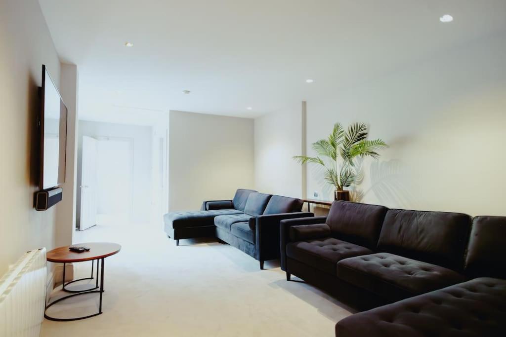 3-Story Townhouse - Sleeps 8 Apartman Leeds  Kültér fotó