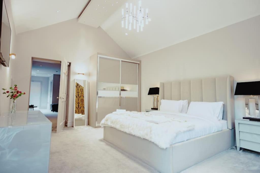 3-Story Townhouse - Sleeps 8 Apartman Leeds  Kültér fotó