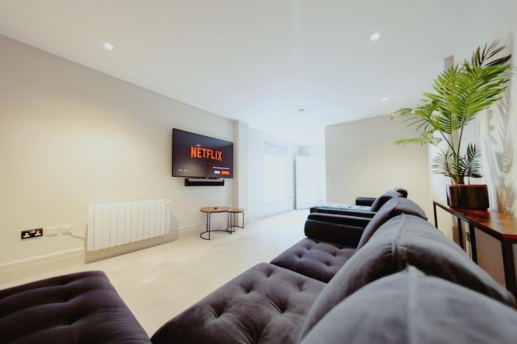 3-Story Townhouse - Sleeps 8 Apartman Leeds  Kültér fotó
