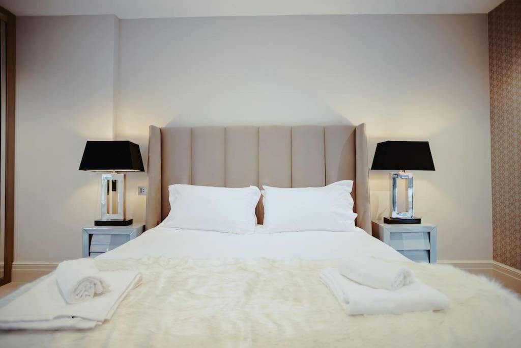 3-Story Townhouse - Sleeps 8 Apartman Leeds  Kültér fotó