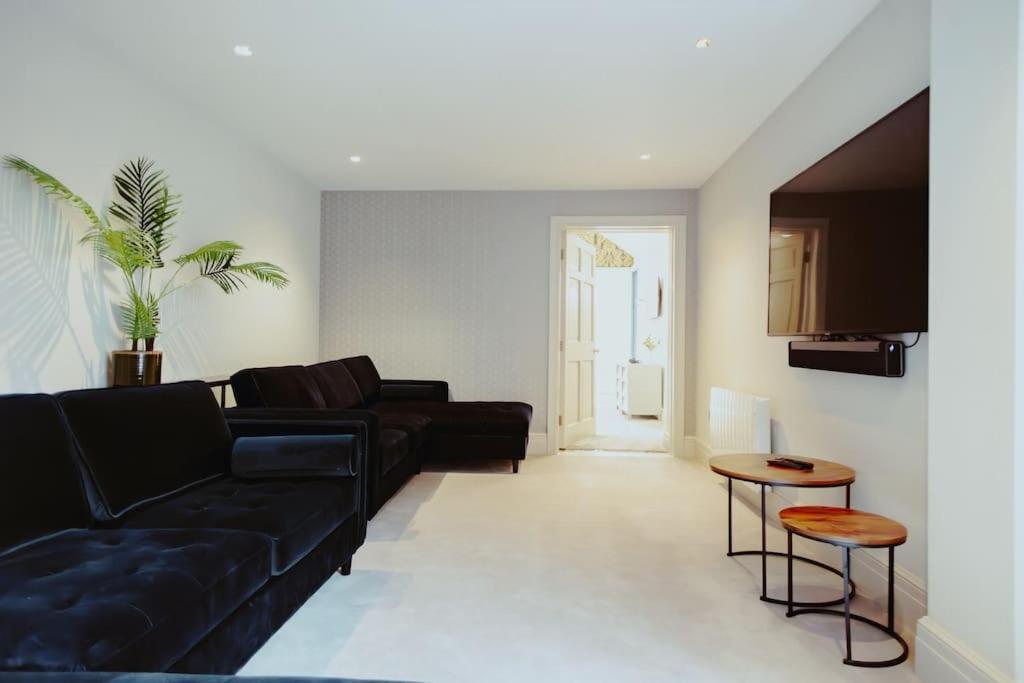3-Story Townhouse - Sleeps 8 Apartman Leeds  Kültér fotó
